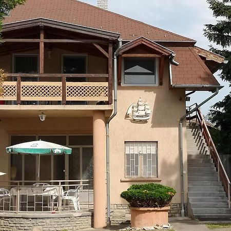 Vitorlas Apartmanhaz Siofok Exterior photo