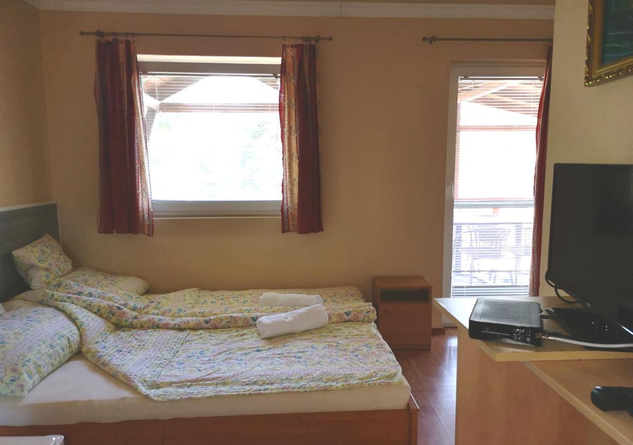 Vitorlas Apartmanhaz Siofok Exterior photo