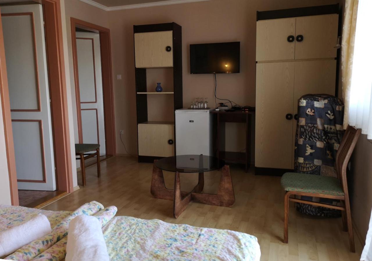 Vitorlas Apartmanhaz Siofok Exterior photo