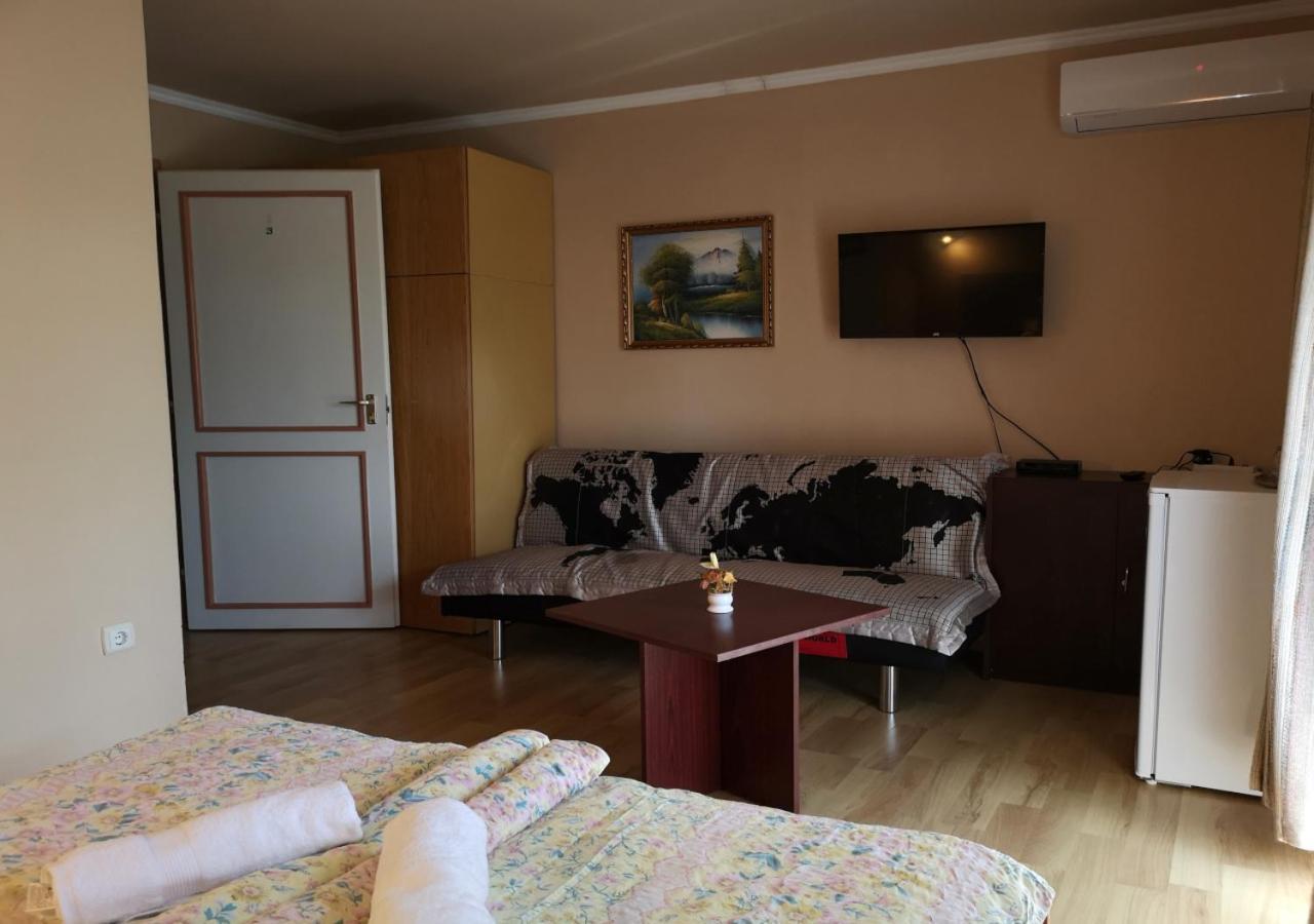 Vitorlas Apartmanhaz Siofok Exterior photo