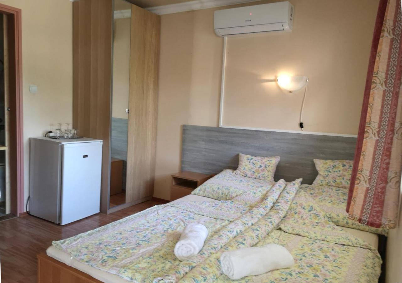 Vitorlas Apartmanhaz Siofok Exterior photo