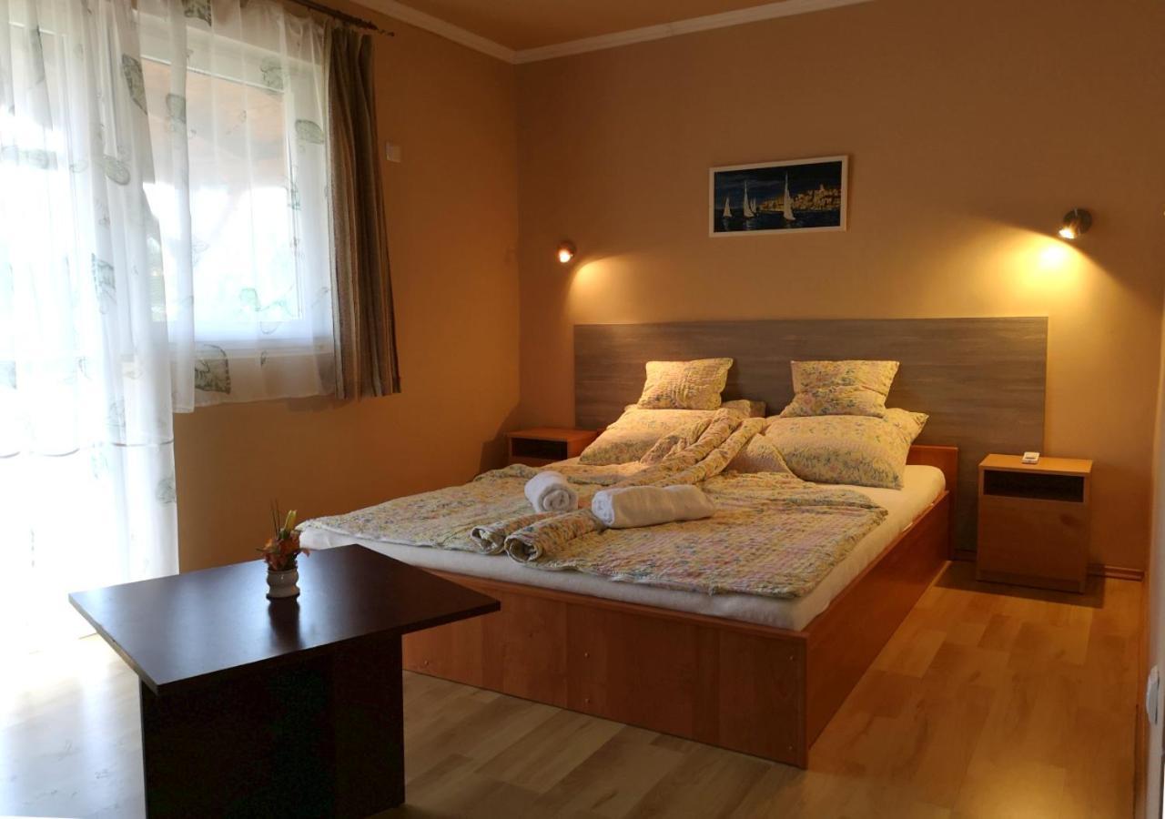 Vitorlas Apartmanhaz Siofok Exterior photo